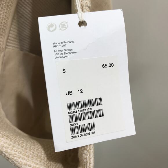 & Other Stories Textured Linen Raw Hem Khaki Shorts - Picture 8 of 11